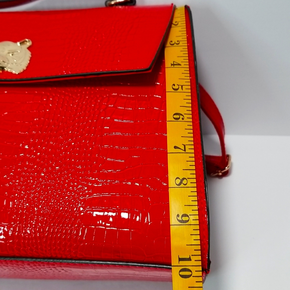 Red Handbag with Straps, Crocodile Pattern, Tiger Head Design Snap Closure NWOT - Picture 11 of 13
